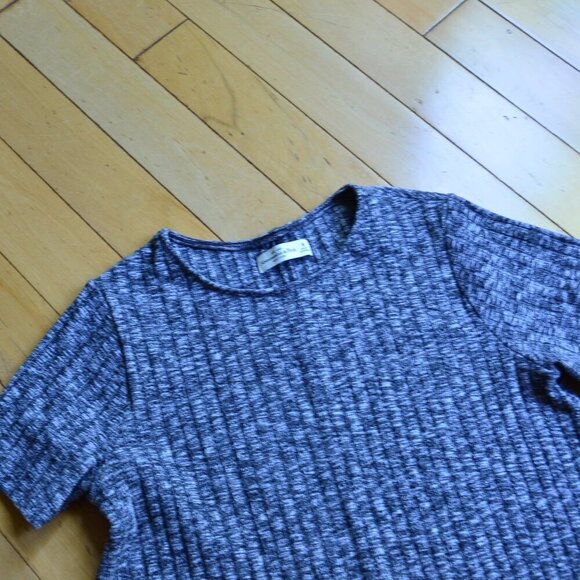 Abercrombie & Fitch Ribbed Short Sleeve Knit Dress Dark Gray & White Size M - Picture 3 of 9